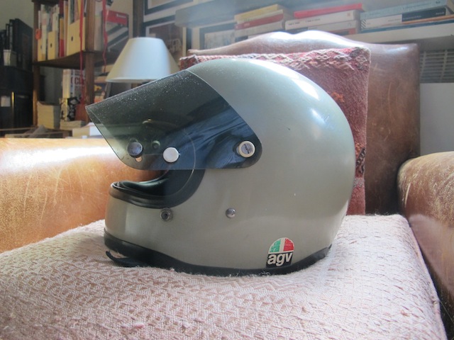 AGV mod.&quot;Ago&quot; più consono all'epoca della moto: è della prima metà degli anni '70; calotta formata da sei strati di fibra di vetro.