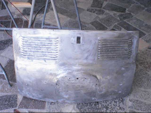 ......cofano rettificato e spazzolato, pronto per epox......