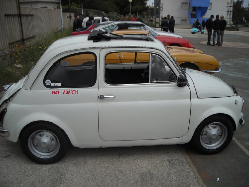 in questa giornata,tra le auto d'epoca fu premiata solo lei.....l'unico cinquino presente :clap:  :clap: