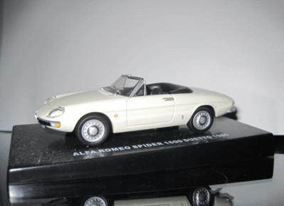 ALFA-ROMEO-SPIDER-1600-DUET.gif